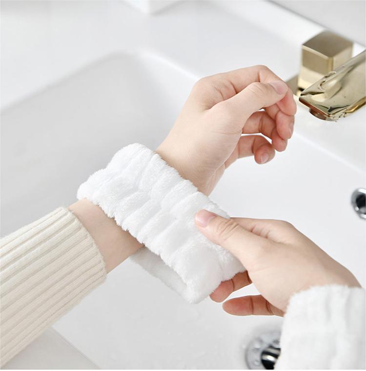 【LA000388】Wrist Washband 4pairs (Two pairs of each color)